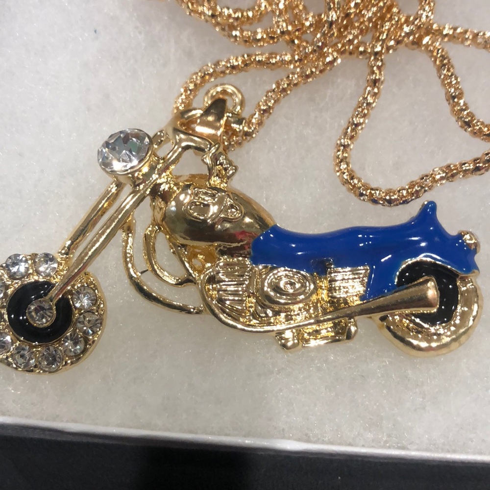 Motorcycle Necklace - Picture 5 of 5